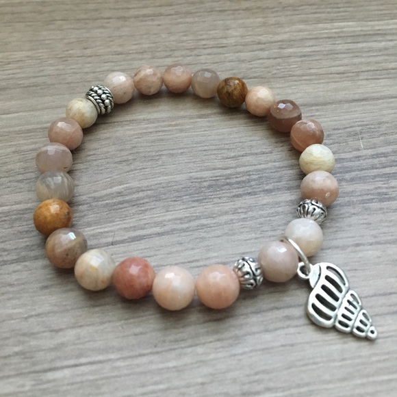 ☀️ new style!  Faceted Sunstone with Conch Charm - Picture 2 of 5